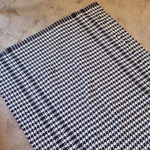 Pier1 Imports herringbone knit throw rug